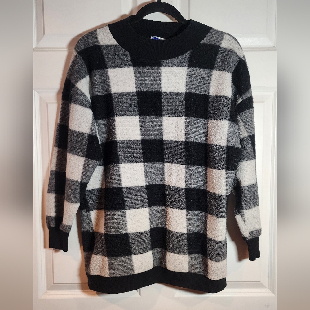 K.K. Vintage Black and White Plaid Fleece Style Sweater 22.5" P2P 27" Length